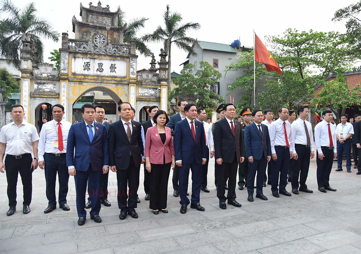 Chủ tịch Quốc hội Vương Đình Huệ: “Thuận lòng Dân, vạn sự Thành” ảnh 10 song-ho-a11.jpg -2