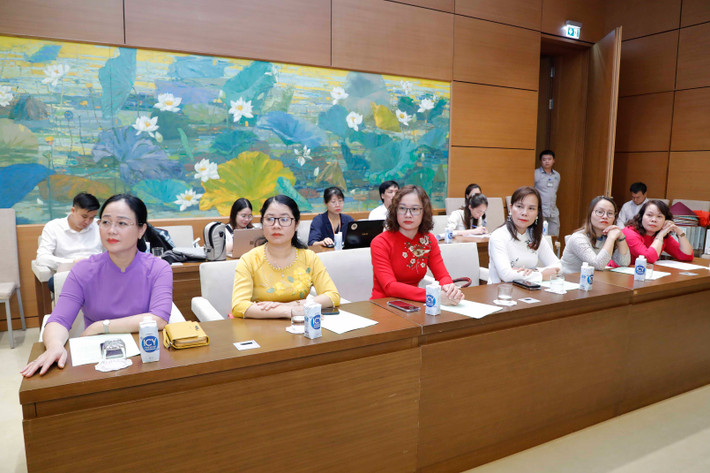 Các nữ Đại biểu dự cuộc gặp mặt. Ảnh: Hồ Long Phó Chủ tịch Thường trực Quốc hội Trần Thanh Mẫn gặp mặt nữ lãnh đạo, nữ đại biểu Quốc hội, HĐND tỉnh Nghệ An -0