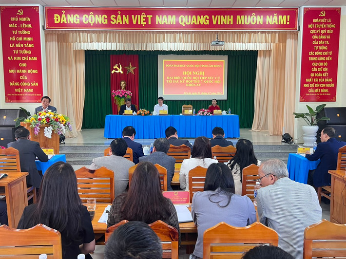 Toàn cảnh cuộc tiếp xúc cử tri tại xã Lát, huyện Lạc Dương, tỉnh Lâm Đồng Cử tri xã Lát mong muốn sớm giải quyết tình trạng cho vay nặng lãi vùng sâu, vùng xa -0