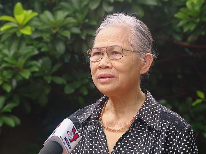 Bà Nguyễn Thị Đỉnh, thôn Lại Đà, xã Đông Hội bày tỏ niềm tiếc thương Tổng Bí thư Nguyễn Phú Trọng. Ảnh: TTXVN Nghẹn ngào tình cảm nơi làng quê Lại Đà của Tổng Bí thư Nguyễn Phú Trọng -0