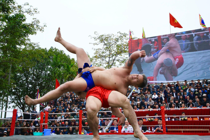 Đô vật Ninh Bình giành chiến thắng tại Lễ hội vật cổ truyền làng Vĩnh Khê - Di sản văn hóa phi vật thể Quốc gia ảnh 9 Hải Phòng: Bế mạc Lễ hội vật cổ truyền làng Vĩnh Khê, xã An Đồng - Di sản văn hóa phi vật thể Quốc gia -0