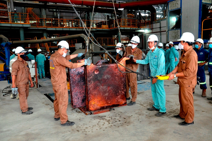 Những tấm đồng dương cực đúc thử đầu tiên ra lò năm 2021 Niềm tự hào của người thợ Vimico -0