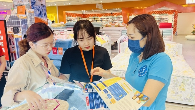Đổi mới toàn diện nội dung, hình thức, phương pháp tuyên truyền ảnh 1 Tuyên truyền chính sách BHXH tự nguyện tại Tỉnh Ninh Bình. Ảnh: BH