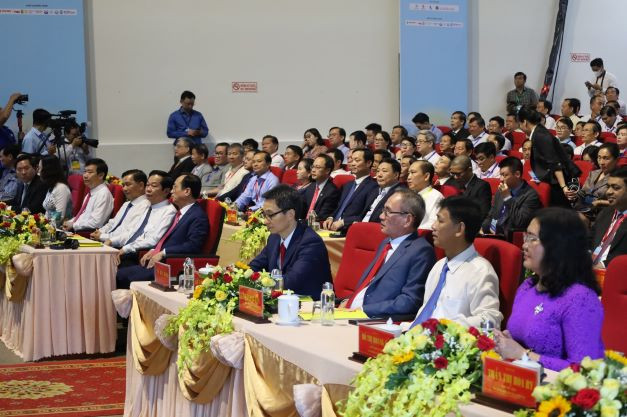 Quảng cảnh Hội nghị Trao Quyết định chủ trương đầu tư cho 7 nhà đầu tư -0