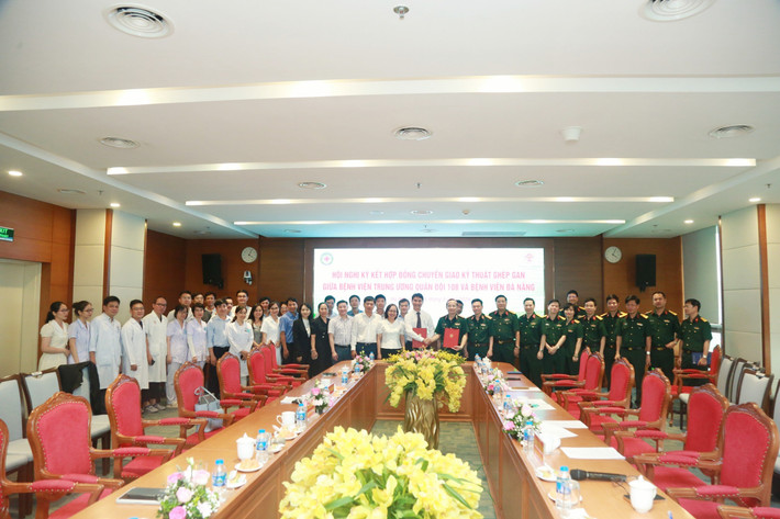 Bệnh viện Trung ương Quân đội 108 hỗ trợ Bệnh viện Đà Nẵng phát triển kỹ thuật ghép gan ảnh 1 Toàn cảnh chương trình ký kết chuyển giao kỹ thuật ghép gan giữa Bệnh viện Trung ương Quân đội 108 và Bệnh viện Đà Nẵng. Ảnh: YT