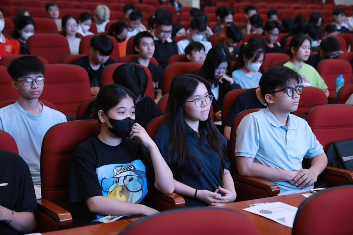 Các sinh viên lắng nghe chuyên đề (Ảnh: Trường Đại học Thủy Lợi) Sinh viên Đại học Thủy lợi được cung cấp thông tin pháp luật về lao động, BHXH, BHYT -0