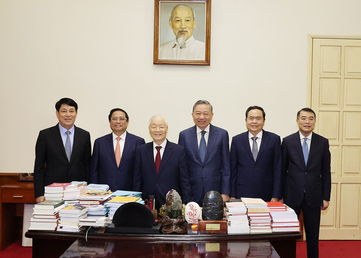 Tổng Bí thư Nguyễn Phú Trọng chủ trì cuộc họp lãnh đạo chủ chốt ảnh 2 THÔNG BÁO KẾT QUẢ LÀM VIỆC CUỘC HỌP LÃNH ĐẠO CHỦ CHỐT -0