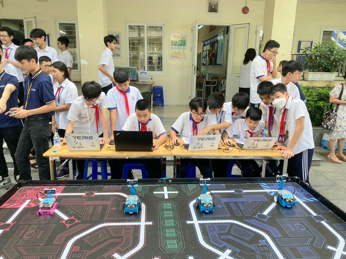 Khám phá khoa học đầy thú vị tại sân trường (chủ đề Toán học, Khoa học tự nhiên, Robocon). Thúc đẩy sự phát triển toàn diện của học sinh -0