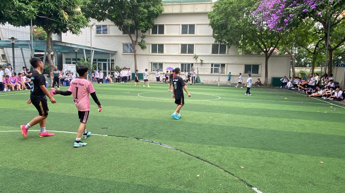 Hào hứng với Chung kết bóng đá mini nam khối 7 tranh “Dịch Vọng Super Cup 2024” Thúc đẩy sự phát triển toàn diện của học sinh -0