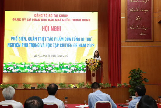 Phó Bí thư Đảng ủy cơ quan KBNN Trung ương, Phó tổng giám đốc KBNN Trần Thị Huệ phát biểu tại hội nghị Kho bạc Nhà nước tổ chức hội nghị phổ biến, quán triệt tác phẩm của Tổng Bí thư Nguyễn Phú Trọng -0