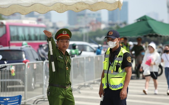 Công an Hà Nội và đơn vị bảo vệ Sân vận động Quốc gia Mỹ Đình phối hợp đảm bảo an ninh trật tự vòng ngoài nơi nhóm nhạc BlackPink biểu diễn Công an Hà Nội đảm bảo tuyệt đối an toàn đêm nhạc BlackPink tại sân vận động Mỹ Đình -0