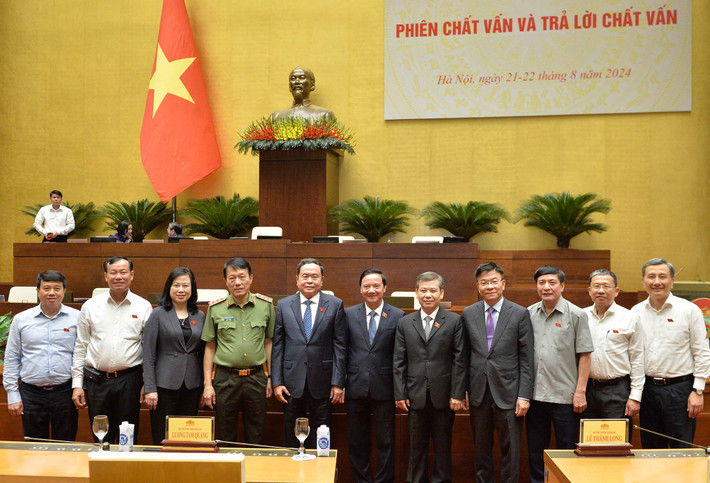 Chủ tịch Quốc hội Trần Thanh Mẫn và các đại biểu tại phiên chất vấn và trả lời chất vấn tại Phiên họp thứ 36 của Ủy ban Thường vụ Quốc hội. Ảnh: Hồ Long Chủ tịch Quốc hội Trần Thanh Mẫn: Tiếp tục thực hiện quyết liệt, đồng bộ, toàn diện các nghị quyết của Ủy ban Thường vụ Quốc hội về giám sát chuyên đề và chất vấn -0