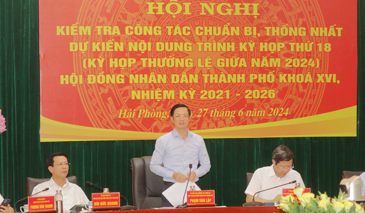 Thường trực HĐND thành phố họp kiểm tra công tác chuẩn bị, thống nhất nội dung dự kiến trình Kỳ họp thứ 18, HĐND thành phố Khóa XVI. Ảnh: Thanh Lâm Kịp thời quyết định nhiều vấn đề quan trọng, cấp thiết -0