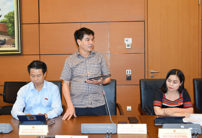 ĐBQH Nguyễn Hữu Toàn (Lai Châu) phát biểu ý kiến Sớm có những giải pháp căn cơ để sớm tháo gỡ những khó khăn -0
