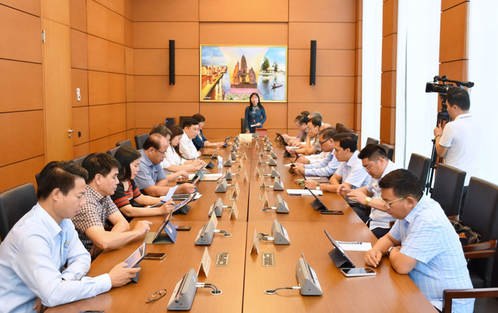 Quang cảnh phiên thảo luận tại Tổ 17 Sớm có những giải pháp căn cơ để sớm tháo gỡ những khó khăn -0