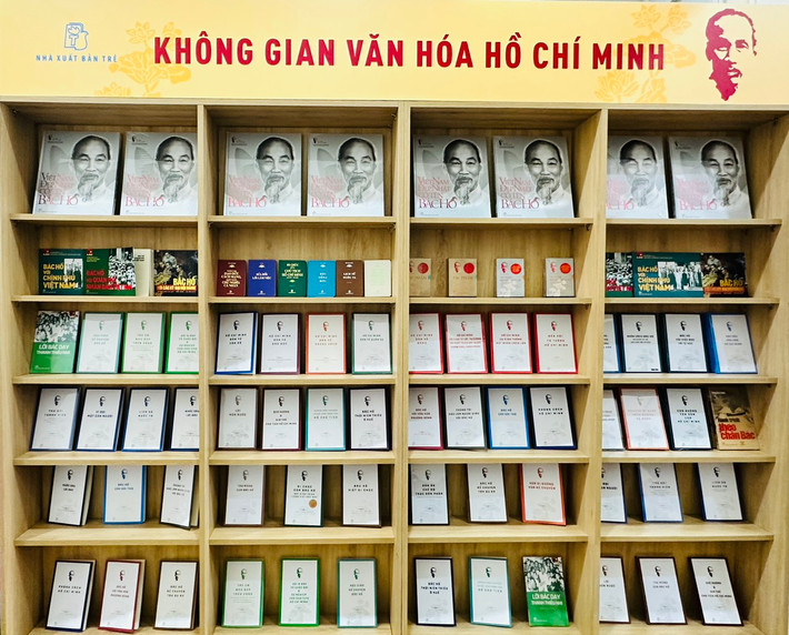 Hiện nay, Bến Nhà Rồng mở 9 phòng trưng bày về hình ảnh cuộc đời và sự nghiệp của Bác Hình ảnh Bác Hồ tại nơi Người ra đi tìm đường cứu nước 112 năm trước -0