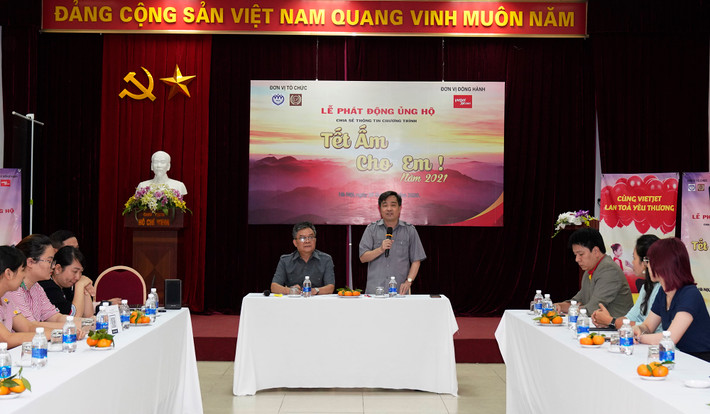 Đại diện Hội Bảo vệ quyền trẻ em Việt Nam phát động chương trình Tết ấm cho em năm 2021 Ảnh Hữu Tài Đại diện Hội Bảo vệ quyền trẻ em phát động chương trình Tết ấm cho em năm 2021