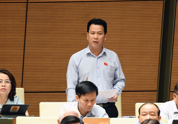 Bộ trưởng Bộ Tài nguyên và Môi trường Đặng Quốc Khánh giải trình tại phiên họp. Ảnh: Lâm Hiển Nâng cao hơn nữa tinh thần trách nhiệm trong giải quyết, trả lời kiến nghị của cử tri -0