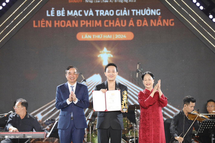 Ở hạng mục Phim Việt Nam dự thi, "Mai" của đạo diễn Trấn Thành dẫn đầu với 3 giải thưởng. Ảnh: VGP Ở hạng mục Phim Việt Nam dự thi, "Mai" của đạo diễn Trấn Thành dẫn đầu với 3 giải thưởng. Ảnh: VGP