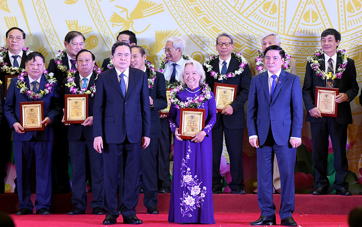 Chủ tịch Quốc hội Trần Thanh Mẫn: Mỗi thắng lợi của cách mạng Việt Nam không thể thiếu đóng góp của trí thức ảnh 5 Chủ tịch Quốc hội Trần Thanh Mẫn: Mỗi thắng lợi của cách mạng Việt Nam không thể thiếu đóng góp của trí thức -1