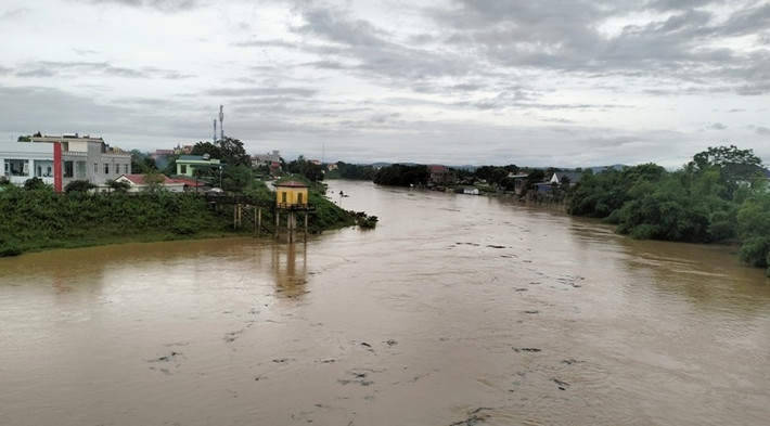 Lũ trên sông Bưởi (địa phận Thạch Thành) tiếp tục dâng nhanh Thanh Hóa: Mưa lớn kéo dài, nguy cơ sạt lở nghiêm trọng -0
