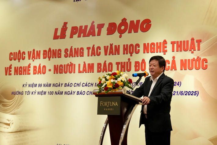 Chủ tịch Liên hiệp các hội Văn học nghệ thuật Việt Nam, PGS.TS Đỗ Hồng Quân phát biểu tại sự kiện. Ảnh: BTC Phát động Cuộc vận động sáng tác văn học nghệ thuật về Nghề báo - Người làm báo -0