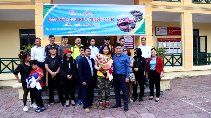 Lên Cao Bồ chinh phục đỉnh Tây Côn Lĩnh, ngắm hoa Đỗ Quyên ảnh 9 Lên Cao Bồ chinh phục đỉnh Tây Côn Lĩnh ngắm hoa Đỗ Quyên -0