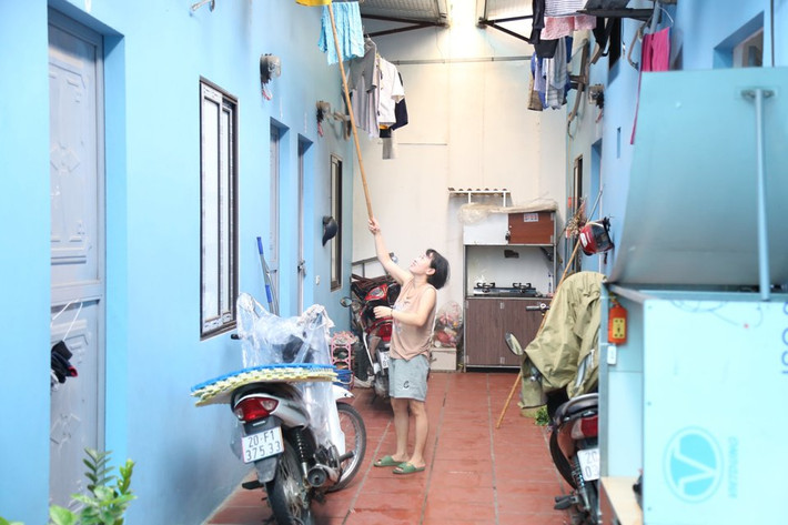 Để sống trong những căn phòng đạt tiêu chuẩn tối thiểu cho sinh hoạt, các hộ gia đình công nhân phải cố gắng cân đối mới đảm bảo chi tiêu Chưa đáp ứng được nhu cầu nhà ở cho công nhân -0