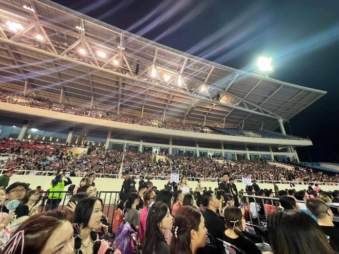 Công an Hà Nội tập trung đảm bảo an ninh, an toàn đêm diễn đầu tiên của nhóm nhạc BlackPink Công an Hà Nội đảm bảo tuyệt đối an toàn đêm nhạc BlackPink tại sân vận động Mỹ Đình -0