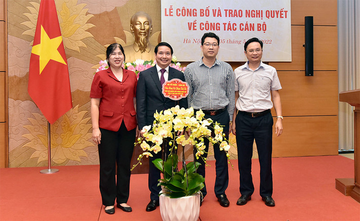 Phó Chủ tịch Thường trực Quốc hội Trần Thanh Mẫn trao quyết định bổ nhiệm ông Phạm Thái Hà giữ chức Phó Chủ nhiệm Văn phòng Quốc hội ảnh 13 Phó Chủ tịch Thường trực Quốc hội Trần Thanh Mẫn trao quyết định bổ nhiệm ông Phạm Thái Hà giữ chức Phó Chủ nhiệm Văn phòng Quốc hội -0