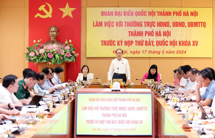Quyết nghị nhiều nội dung quan trọng đối với sự phát triển của Thủ đô ảnh 1 Phó Bí thư Thành ủy, Chủ tịch HĐND thành phố, Phó Trưởng Đoàn ĐBQH thành phố Hà Nội Nguyễn Ngọc Tuấn phát biểu kết luận hội nghi. Ảnh: P. Long