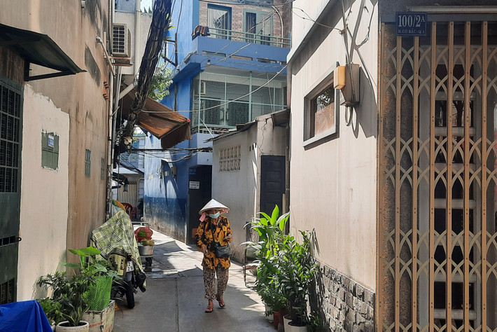 Bên trong tuyến hẻm 100 đường Cô Bắc có tổng mức đầu tư nâng cấp hơn 1 tỷ đồng. Ảnh: Quang Phương. TP. Hồ Chí Minh: Vì sao phải thu hồi hơn 9 triệu đồng tại dự án nâng cấp hẻm hơn 1 tỷ đồng ở quận 1? -0