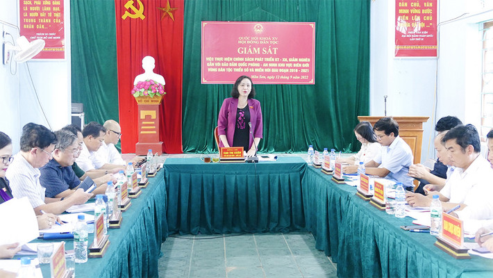 Phó Chủ tịch Hội đồng Dân tộc Cao Thị Xuân phát biểu tại cuộc làm việc với UBND xã Môn Sơn Đoàn giám sát của Hội đồng Dân tộc làm việc tại xã Môn Sơn, huyện Con Cuông, Nghệ An -2