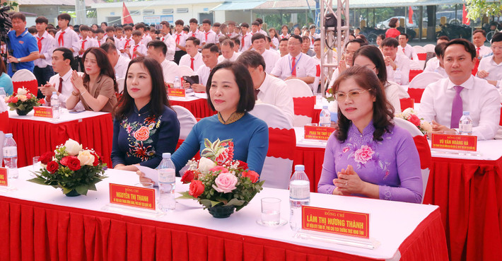 Phó Chủ tịch Quốc hội Nguyễn Thị Thanh và các đại biểu dự Lễ khai giảng Phó Chủ tịch Quốc hội Nguyễn Thị Thanh dự Lễ khai giảng năm học mới tại Trường THCS Nghĩa Phương, tỉnh Bắc Giang -0