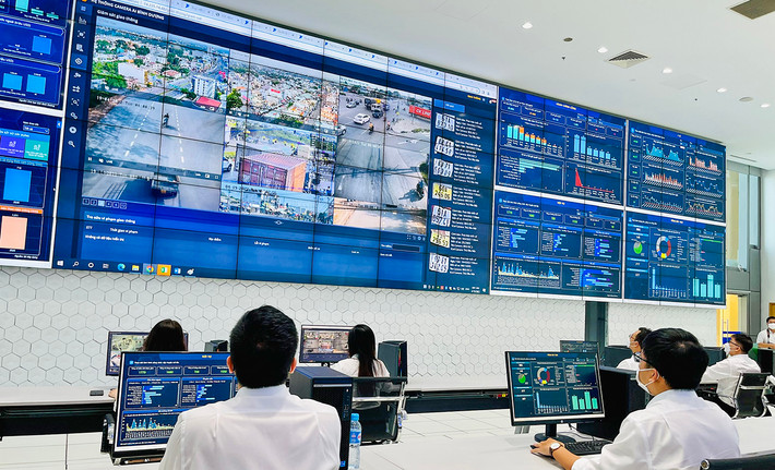 Trung tâm Giám sát, điều hành thông minh (IOC) của tỉnh Bình Dương. Ảnh: Văn Dũng Bình Dương thực hiện có hiệu quả thiết thực Đề án 06/CP gắn với chuyển đổi số