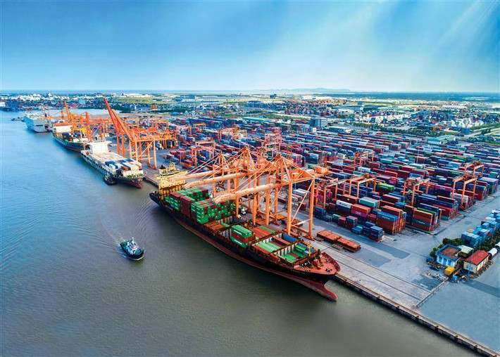 Các doanh nghiệp đề nghị nâng mức giá bốc dỡ container tại các cảng lên tối thiểu 15%/năm. Nguồn: ITN Các doanh nghiệp đề nghị nâng mức giá bốc dỡ container tại các cảng lên tối thiểu 15%/năm. Ảnh ITN