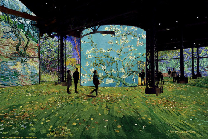 Triển lãm các tác phẩm của danh họa Vincen Van Gogh tại Bảo tàng Nghệ thuật Kỹ thuật số ở Paris Ảnh: luxuo.vn Triển lãm các tác phẩm của danh họa Vincen Van Gogh tại Bảo tàng Nghệ thuật Kỹ thuật số ở Paris – Ảnh: luxuo.vn