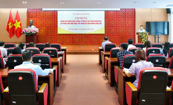 Quang cảnh buổi tập huấn Khai giảng lớp tập huấn cho công chức trúng tuyển kỳ thi tuyển 2023 và công chức mới được tiếp nhận về Văn phòng Quốc hội -0