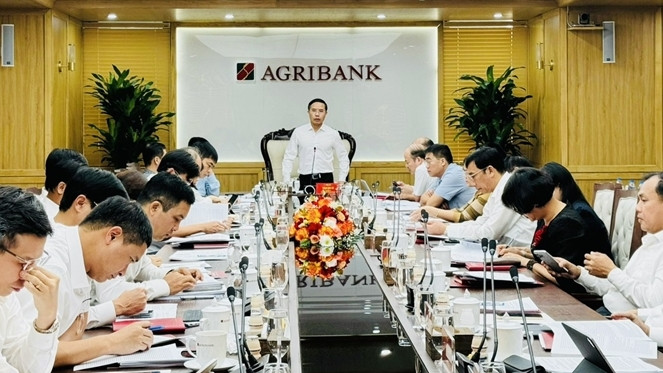 Ông Phạm Đức Ấn - Ủy viên BTV Đảng ủy Khối doanh nghiệp Trung ương, Bí thư Đảng ủy, Chủ tịch HĐTV Agribank phát biểu tại hội nghị. Ảnh: Agribank Hội nghị Ban Chấp hành Đảng bộ sơ kết 6 tháng đầu năm, triển khai nhiệm vụ 6 tháng cuối năm 2024