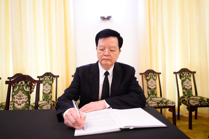 Ủy viên Trung ương Đảng, Phó Trưởng Ban Thường trực Ban Tổ chức Trung ương Mai Văn Chính viết Sổ tang TP. Hồ Chí Minh: Những dòng Sổ tang xúc động tiễn biệt Tổng Bí thư Nguyễn Phú Trọng