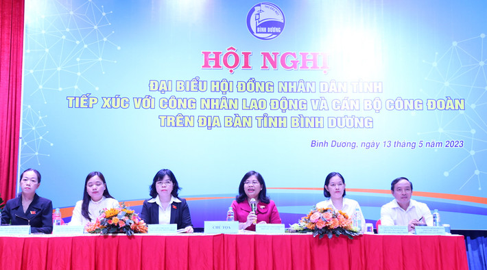Đại biểu HĐND tỉnh Bình Dương đã có buổi đối thoại trực tiếp với công nhân lao động, cán bộ công đoàn trên địa bàn tỉnh. Ảnh: Văn Dũng Công nhân Bình Dương kiến nghị nhiều vấn đề khi gặp gỡ đại biểu Hội đồng Nhân dân