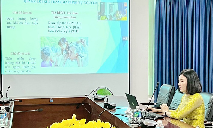 Đại diện bảo hiểm xã hội TP. Hồ Chí Minh tập huấn chính sách cho các học viên Nguồn: ITN Đại diện bảo hiểm xã hội TP. Hồ Chí Minh tập huấn chính sách cho các học viên Nguồn: ITN