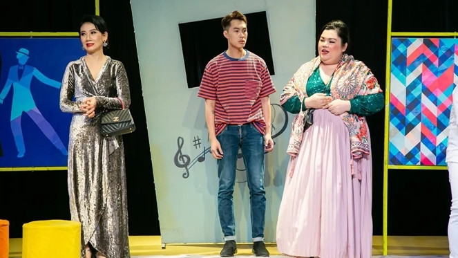 NSND Mỹ Uyên (bìa trái) trong một vở kịch của Nhà hát Kịch Sân khấu nhỏ. Ảnh: NVCC NSND Mỹ Uyên (bìa trái) trong một vở kịch của Nhà hát Kịch Sân khấu nhỏ - Ảnh: NVCC