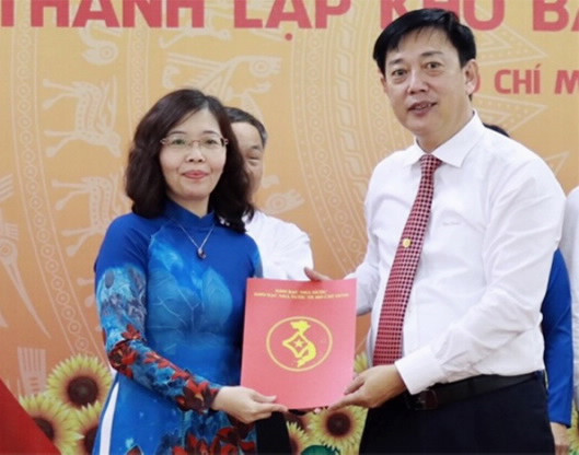 Giám đốc KBNN TP Hồ Chí Minh trao quyết định bổ nhiệm Giám đốc KBNN TP Thủ Đức Giám đốc KBNN TP Hồ Chí Minh trao quyết định bổ nhiệm Giám đốc KBNN TP Thủ Đức