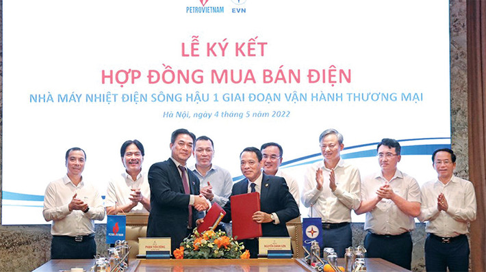 Đại diện EVN và PVN ký hợp đồng mua bán điện nhà máy Nhiệt điện Sông Hậu 1 Nguồn: ITN EVN và PVN ký hợp đồng mua bán điện Nhà máy Nhiệt điện Sông Hậu 1 -0