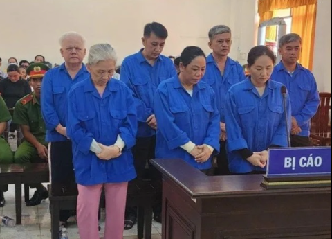 Nhóm bị cáo là bác sỹ, bảo bệ Trung tâm Y tế huyện Gò Quao, tỉnh Kiên Giang bị tuyên án vì làm giả giấy khám sức khoẻ Lật tẩy quy trình cấp giấy khám sức khỏe
