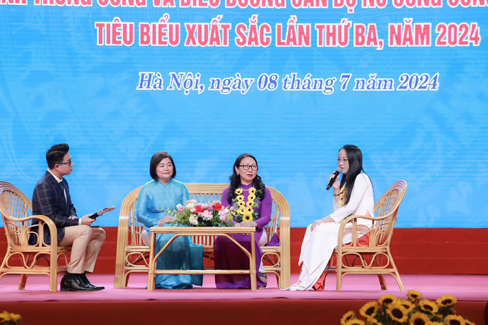 Giao lưu với các cán bộ nữ công công đoàn tiêu biểu. Ảnh: Nguyễn Hải Phó Chủ tịch Quốc hội Nguyễn Thị Thanh dự Hội nghị gặp mặt cán bộ nữ lãnh đạo chủ chốt công đoàn cấp tỉnh, ngành Trung ương -0