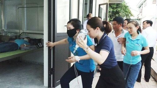 Sau giờ ăn trưa nhiều công nhân có dấu hiệu bị ngộ độc thức ăn Nghệ An: Hơn 70 công nhân nghi bị ngộ độc sau bữa ăn trưa -0