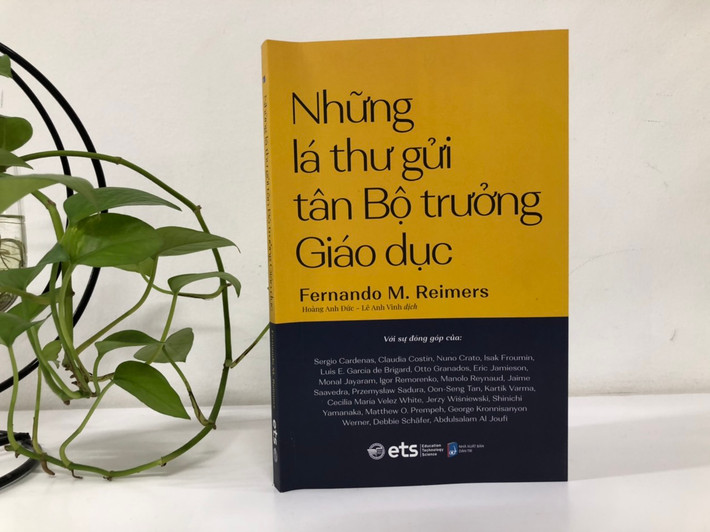 Cuốn sách gồm 18 lá thư của các nhà lãnh đạo giáo dục cao cấp gửi tới tân Bộ trưởng Giáo dục Cuốn sách gồm 18 lá thư của các nhà lãnh đạo giáo dục cao cấp gửi tới tân Bộ trưởng Giáo dục