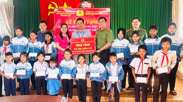 Lan tỏa mô hình dân vận khéo “Xã hội hóa mua bảo hiểm y tế cho học sinh” của Phòng An ninh kinh tế Công an tỉnh Đắk Nông Công an Đắk Nông đạt nhiều kết quả sau 3 năm thực hiện Kết luận số 01 và 1 năm thực hiện Quy định số 09